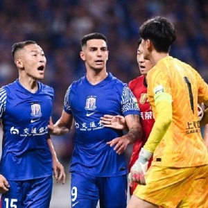 缺中锋的海港，跟少边锋的申花，哪一个更强？